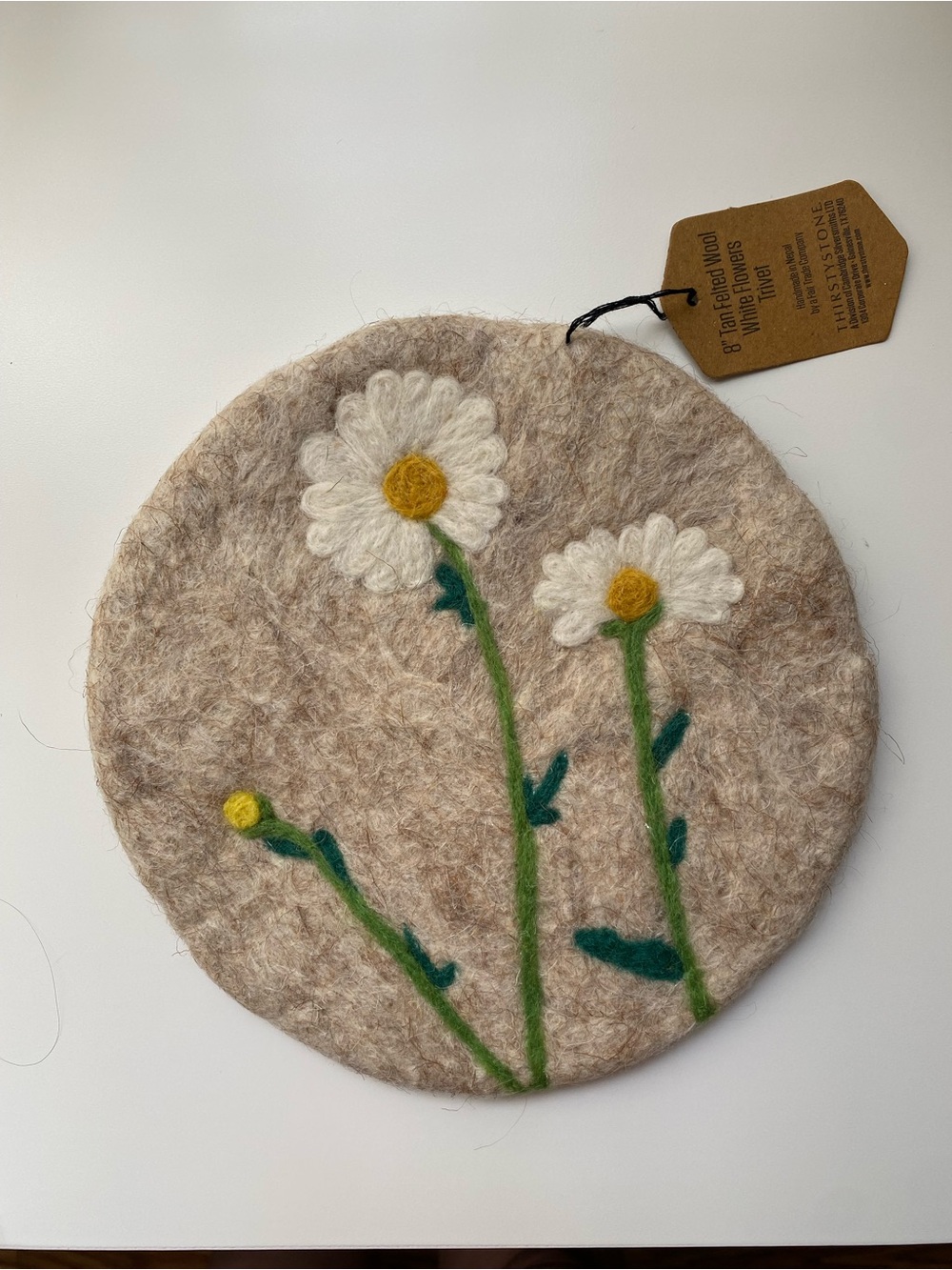 THIRSTYSTONE 8” TAN FELTED WOOL TRIVET WITH WHITE FLOWERS NEW